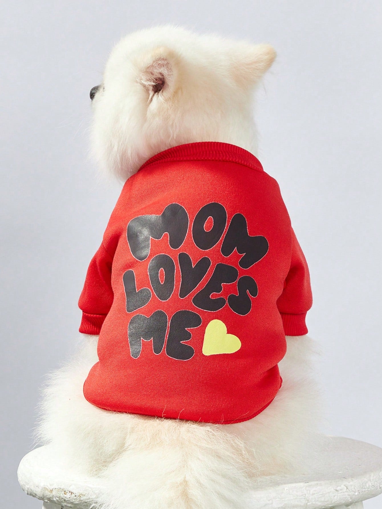 1pc Cute Red Mom Loves Me Letter Print Pet Pattern Sweatshirt Without Hood