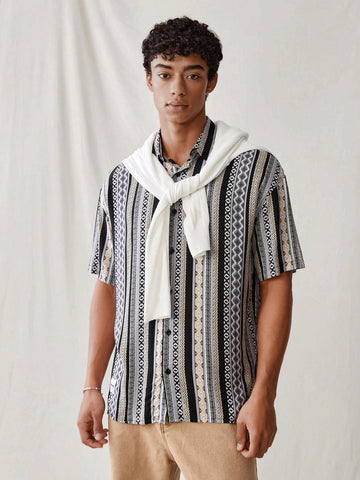 Men Short Sleeve Geometric Printed Loose Woven Casual Shirt