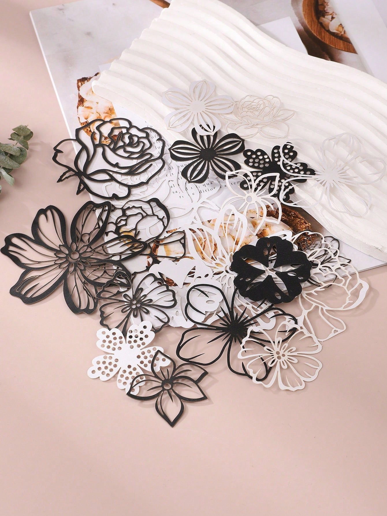 20pcs Flower Shaped Hollow Material Paper, Vintage Multi-purpose Decorative Craft Paper For DIY Craft, Decoration, Hand Account