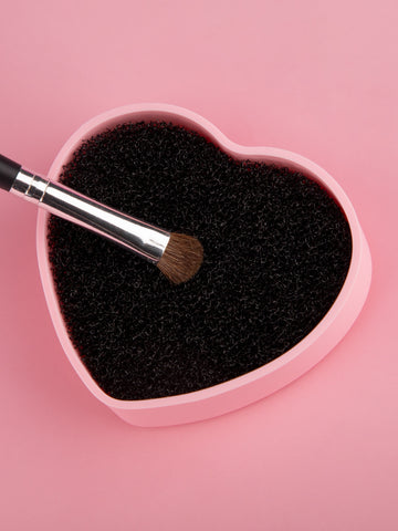 1pc Heart Shaped Makeup Brush Cleaning Mat, Cosmetic Brush Cleaning Pad with Color Removal Sponge, 2 in 1 Design Silicone Cleaner Box for Dry Brush Color Switch and Wet Cleaning Black Friday
