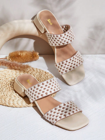 Women'S Flat Sandals With Woven Design