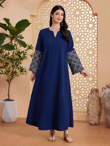 Solid Color Abaya Dress With V-Neckline And Slit