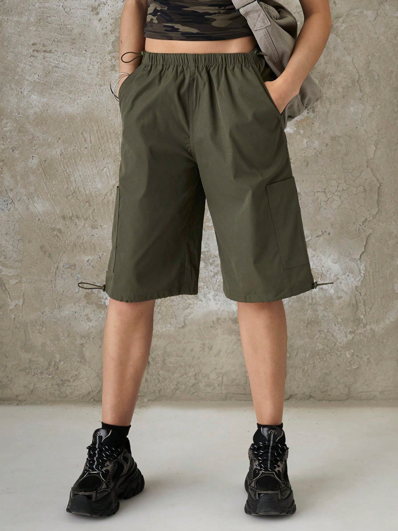 Drawstring Side Flap Pocket Side Shorts