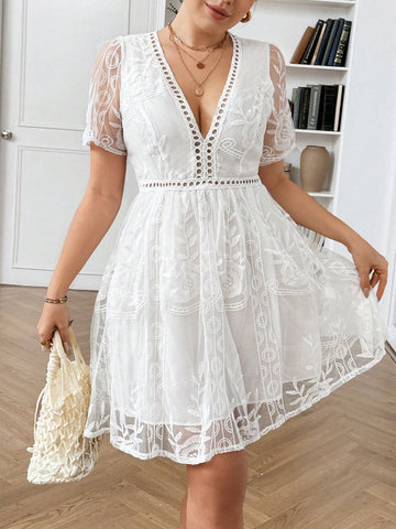 Plus Size V-Neck Embroidery Detail Short Sleeve Summer Dress