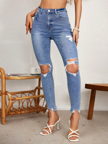 Women's Skinny Jeans With Distressed Details And Frayed Hem