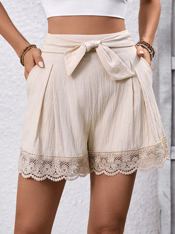 Solid Color Lace Contrast Pleated Texture Shorts With Slanted Pockets