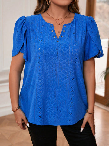 Plus Size Women's Hollow Out Embroidery V-Neck Metal Ring Casual Blue T-Shirt For Summer