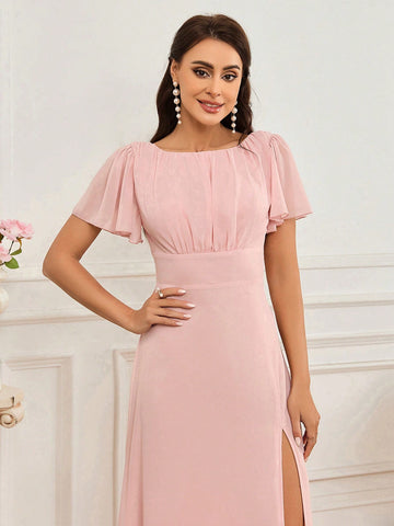 Elegant And Romantic Lotus Pink Slit Design With Pleated Chest Detail. Elegant Bridesmaid Dress With Off-Shoulder Ruffle Sleeves And Tie Slit Skirt Design. Suitable For Wedding Holiday Gift Party Holiday Adult Bridesmaid Dressparent-Child Dress