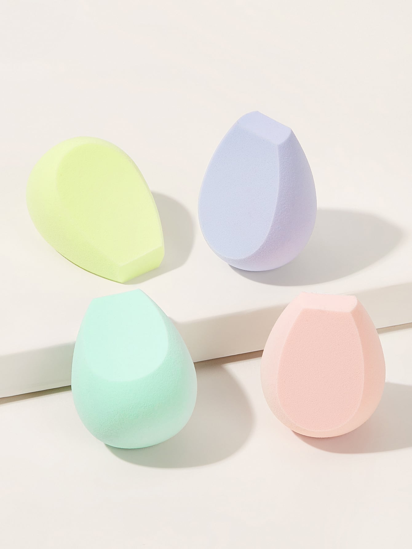 Single pudding beauty egg, color random delivery, facial makeup sponge, breathable and easy to carry, dry and wet makeup sponge for facial mixed lotion, preferred beauty tool, free of liquid, cream and powder