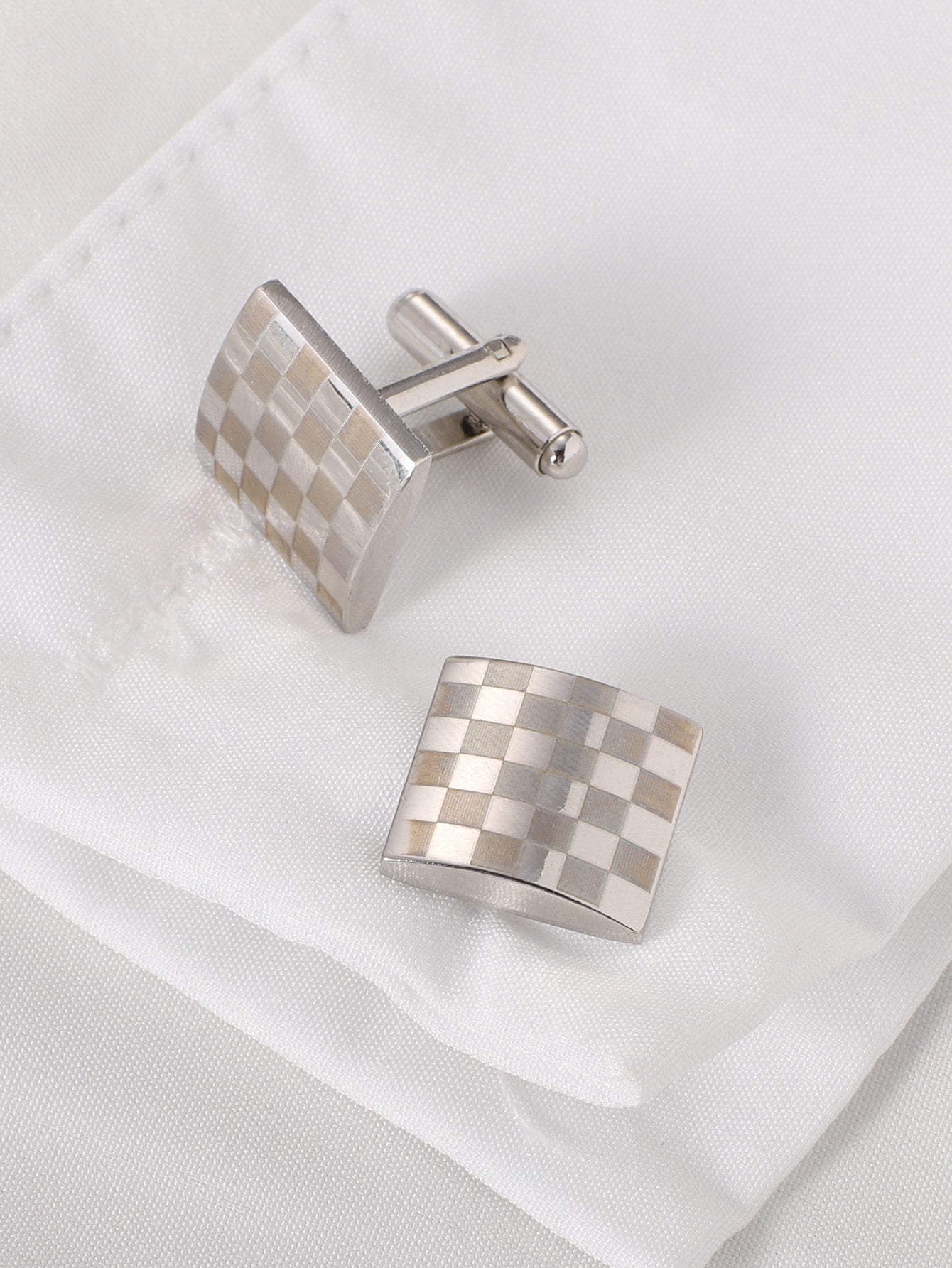 Fashionable and Popular 1pair Men Plaid Pattern Cufflinks, Stainless Steel Jewelry for Jewelry Gift and for a Stylish Look
