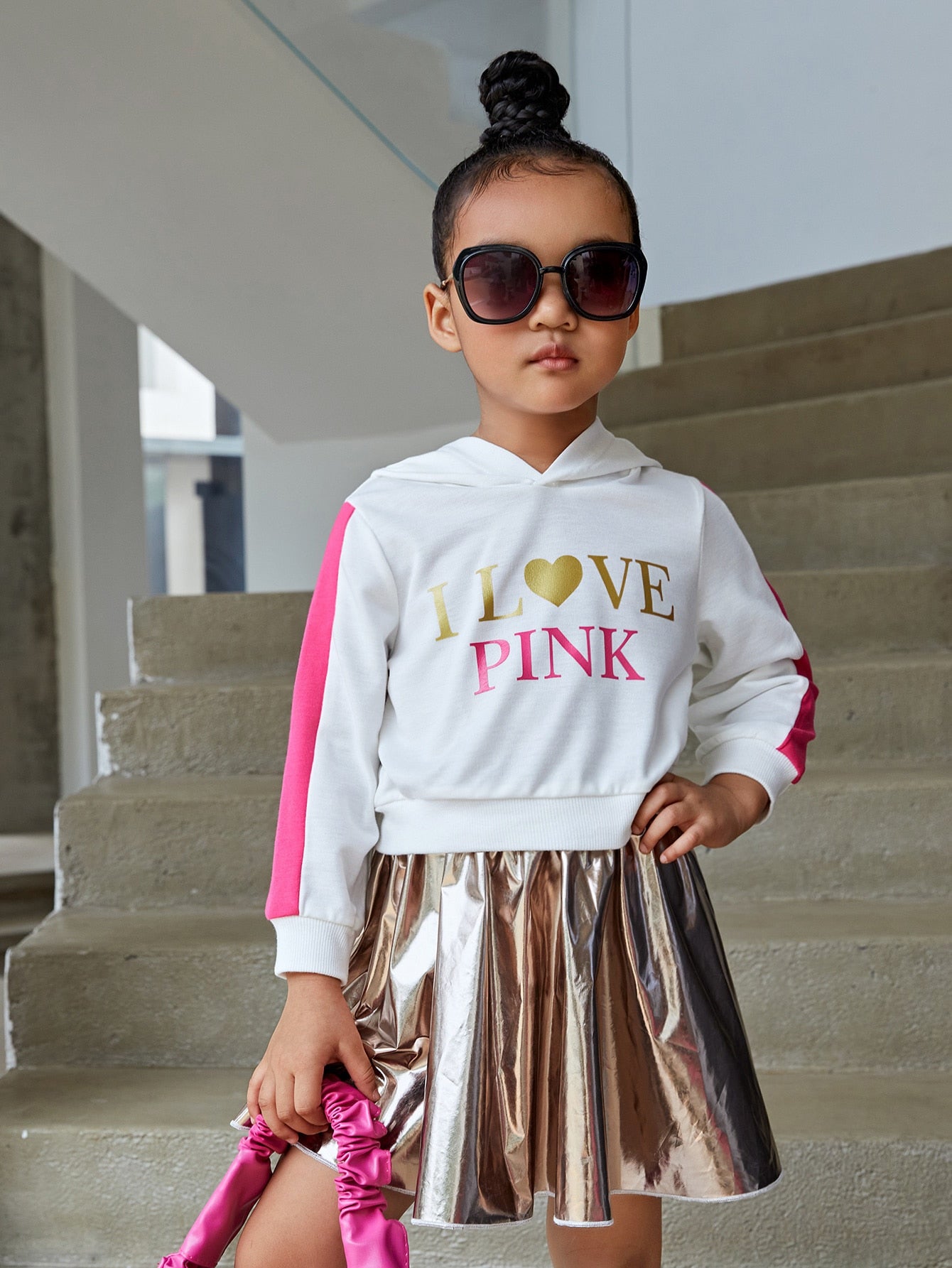 Toddler Girls Contrast Side Seam Letter Graphic Hoodie & Metallic Skirt
