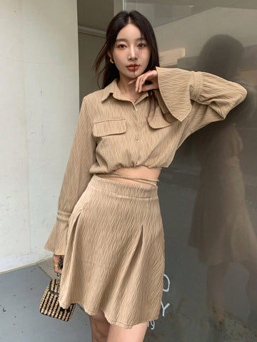 Flare Sleeve Crop Blouse & Fold Pleated Skirt