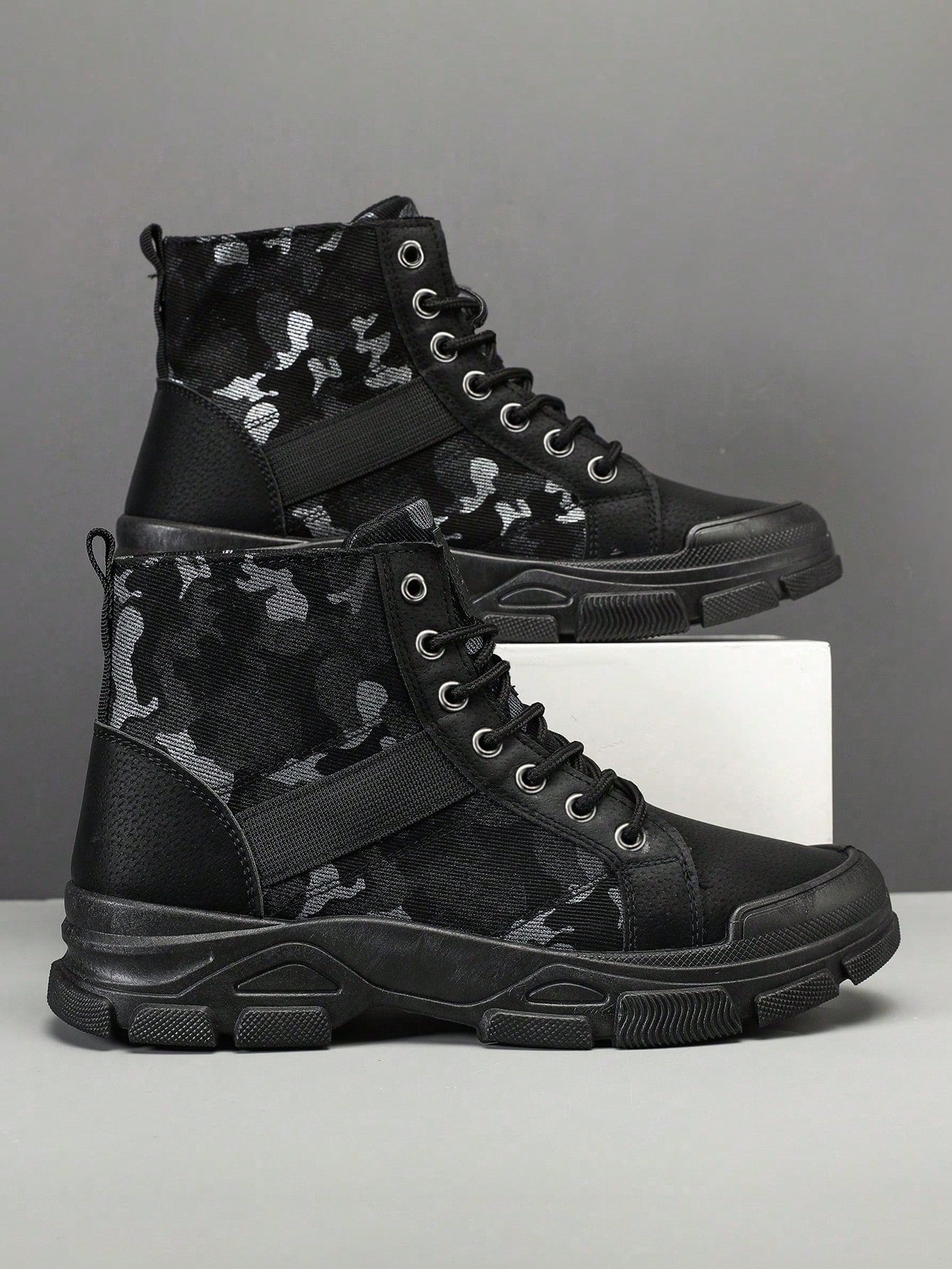 Men's Black Hiking Boots Featuring Letter Collage And Camouflage Pattern, Lace-up Front