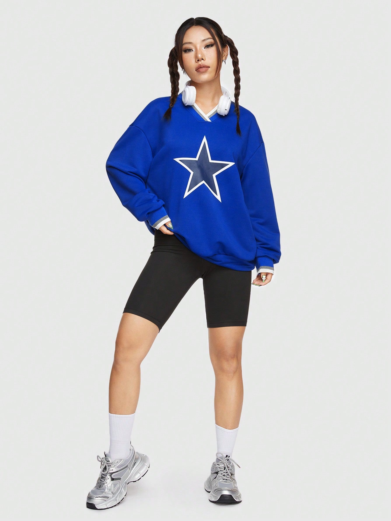 Women's Loose Fit Sweatshirt With Contrast Color And Pentagram Print On Collar And Cuffs
