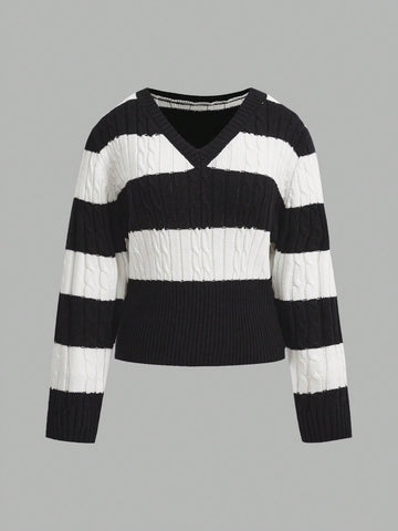 Plus Size Women'S Color Block Sweater With Crew Neck