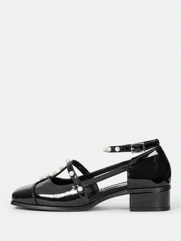 Women'S Fashionable Black & White Flat Shoes