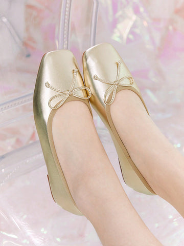 Fashionable Women's Gold Flat Shoes